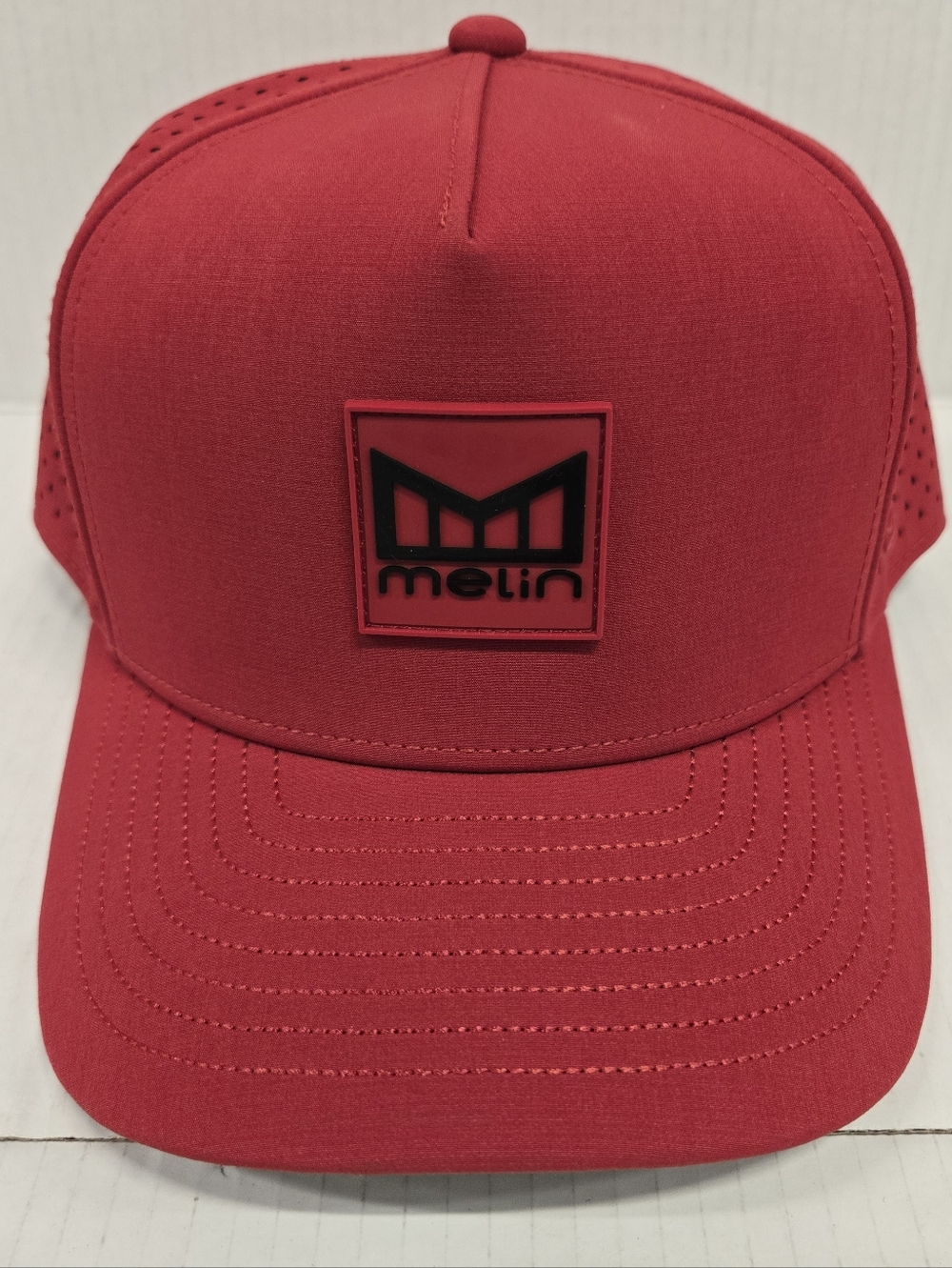 NEW Melin red hat SZ Large